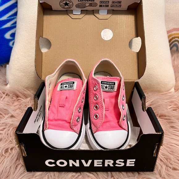 Pink Converse - Picture 4 of 7